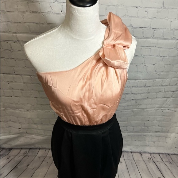 Forever 21 one shoulder dress - Picture 2 of 10